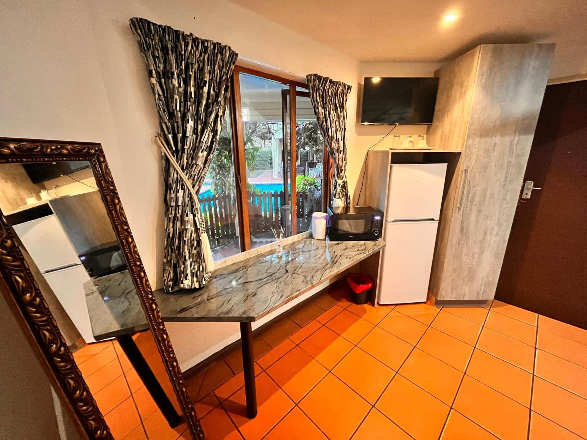 The Wood House Hotell Empangeni Exteriör bild